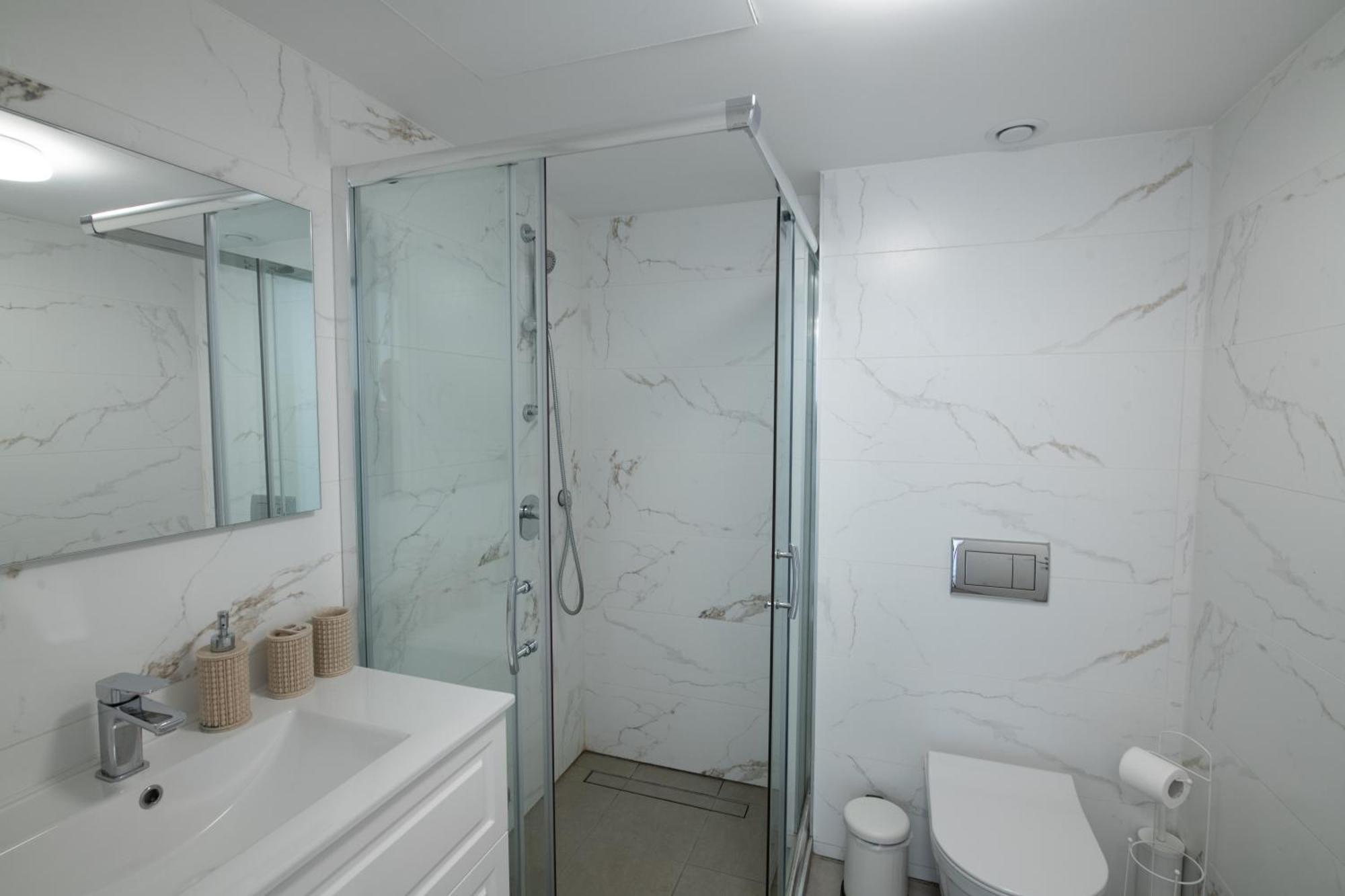 Sea Side Dream-amazing Sea View Location In Town