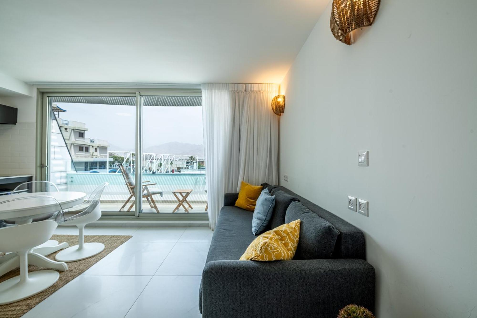 Sea Side Dream-amazing Sea View Location In Town *